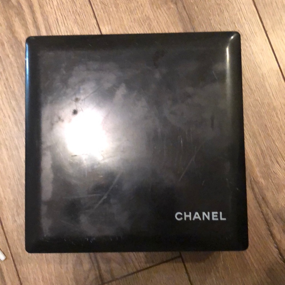 SOLD Chanel acrylic box it does have a crack - Picture 1 of 2